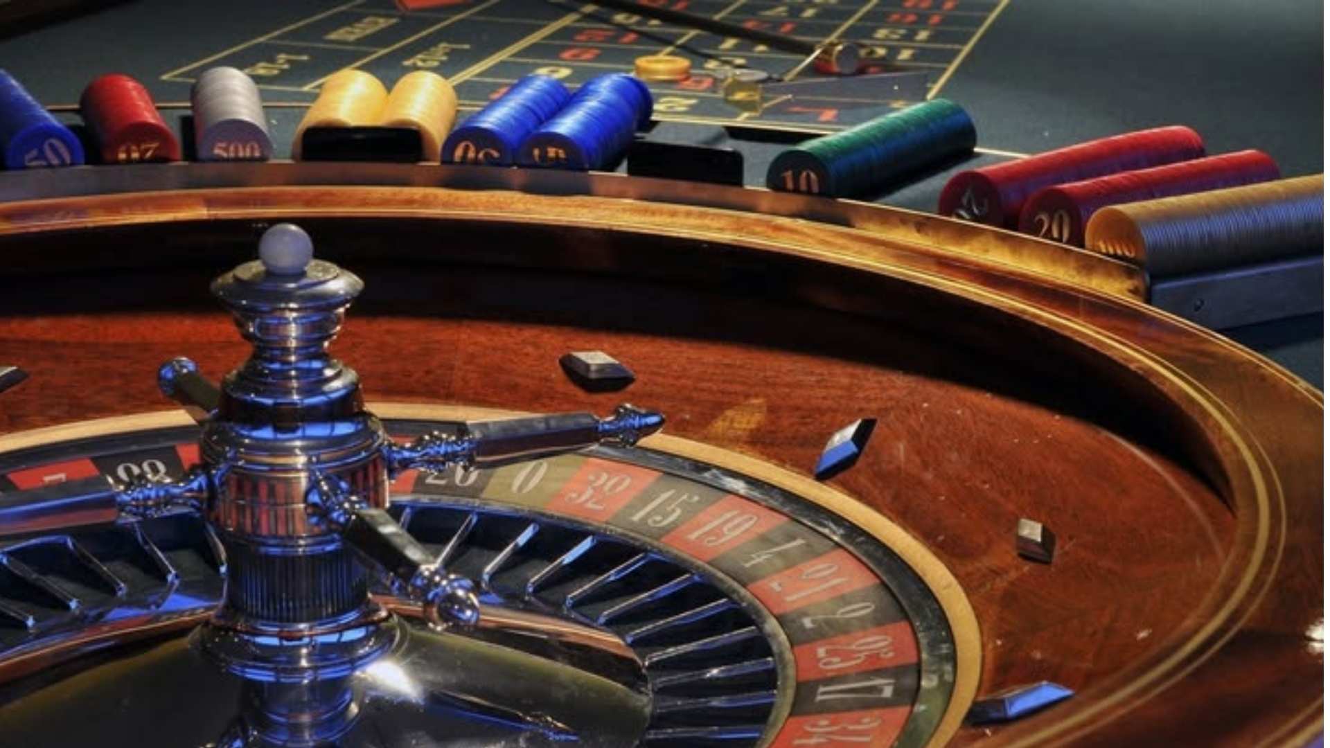 Exploring Different Software Approaches To Online Poker